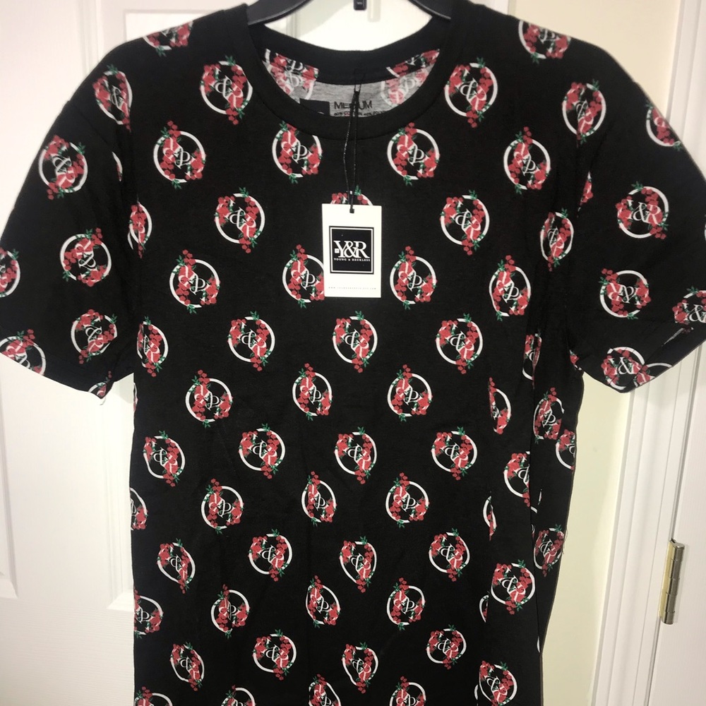 young & reckless t shirt Roses NWT